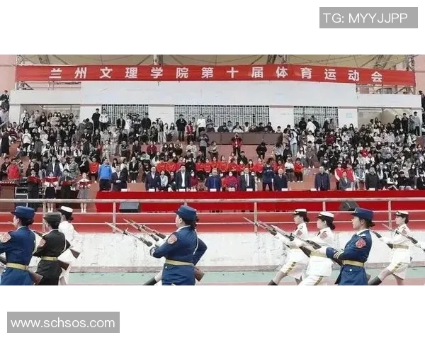 篮球明星亲手打造篮球框展现运动热情与创意精神